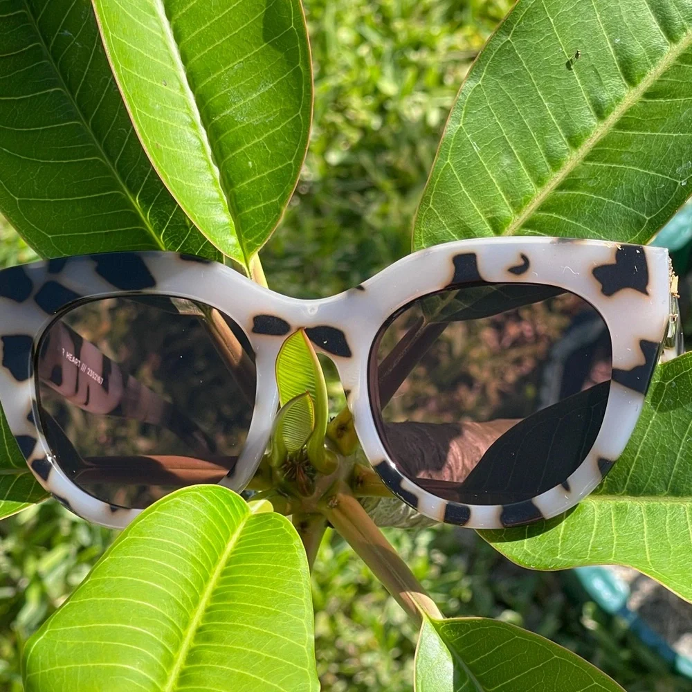 **SOLD** Le Specs Air Heart Sunglasses In Cookie Tort Unisex - Picture 14 of 16